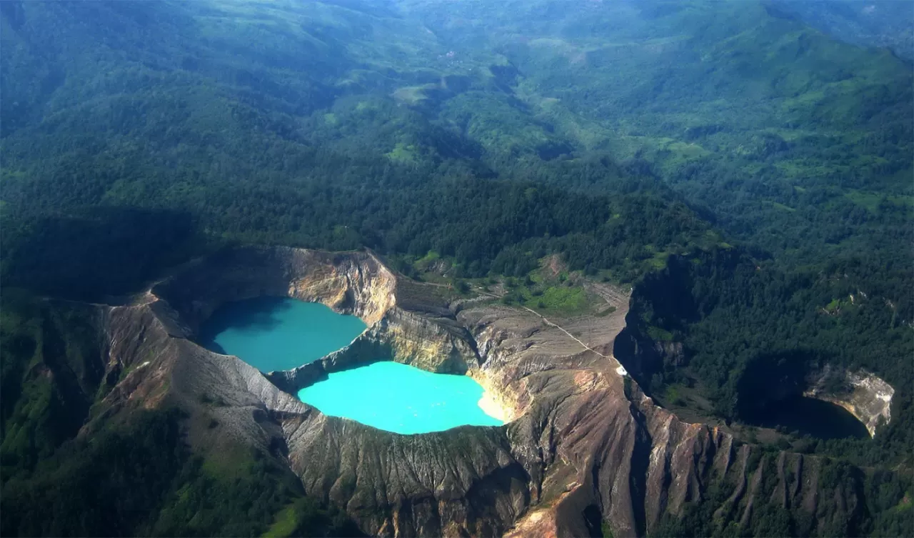 https://www.legendakhatulistiwa.com/upload/article/xl/lake-kelimutu_9i715.webp
